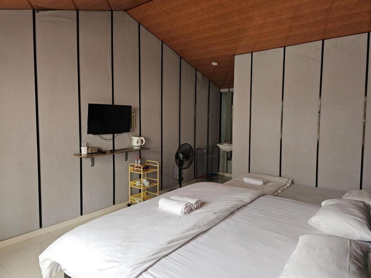 Отель Bromo Camp House Экстерьер фото
